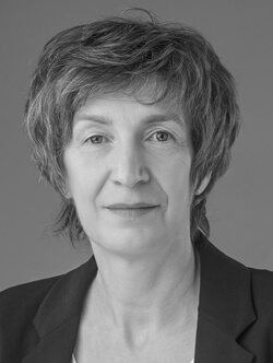 Portrait EUWID Moderatorin Eva Riebeling