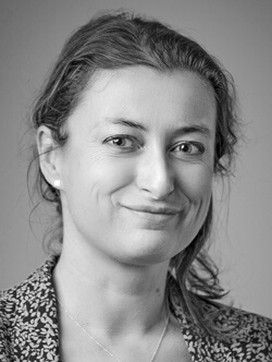 Portrait EUWID Moderatorin Tina Schramm