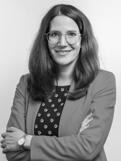Portrait Julia Ettinger